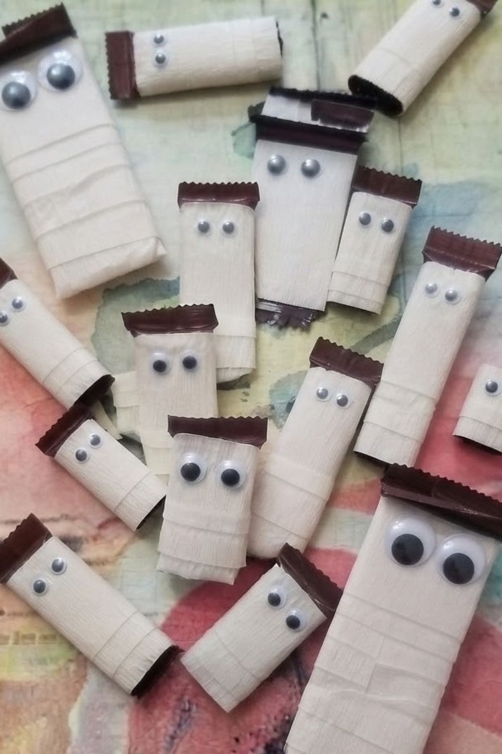 Halloween-Chocolate-Bar-Ideas-Mummy-Wrapped-Candy-Bars