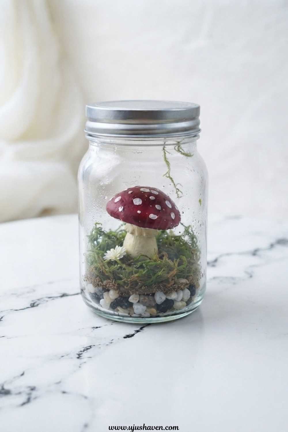 Mini-Mushroom-Terrarium