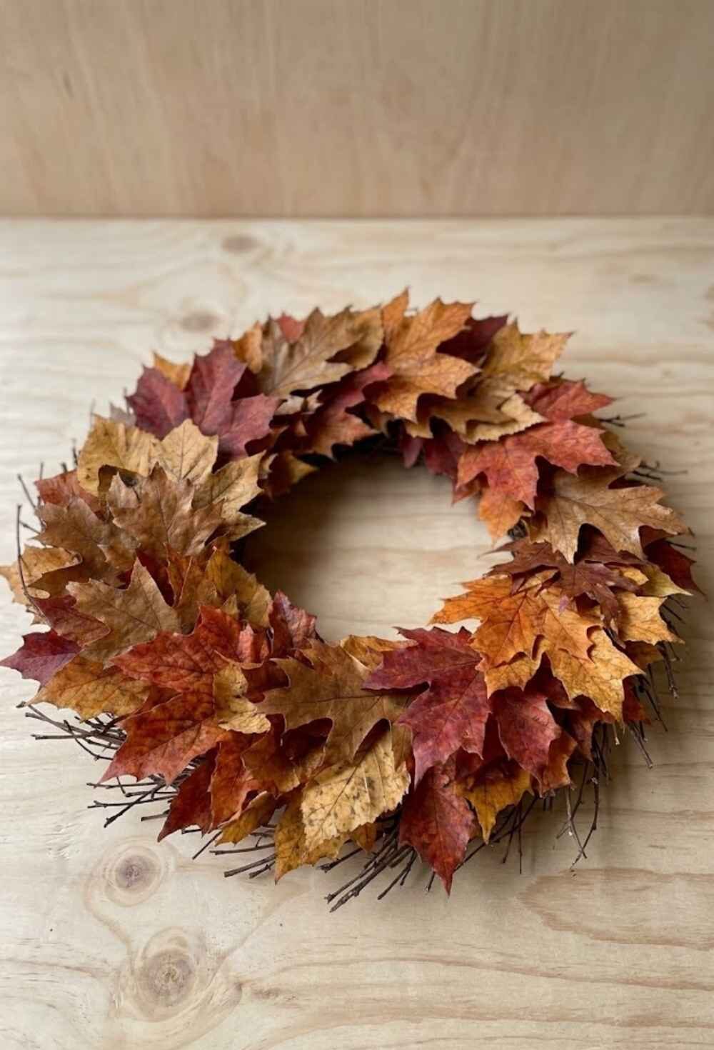 Natural-Leaf-Wreath-Fall-Leaf-Crafts-for-Adults.