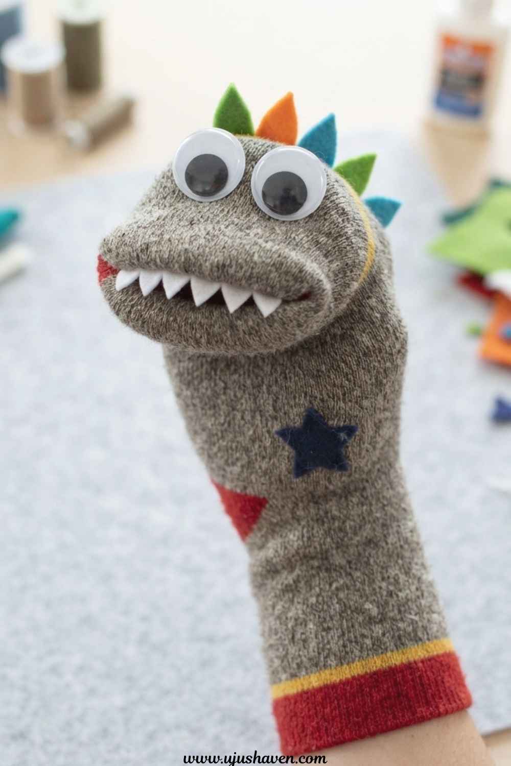 No-Sew-Sock-Puppet-Monster.