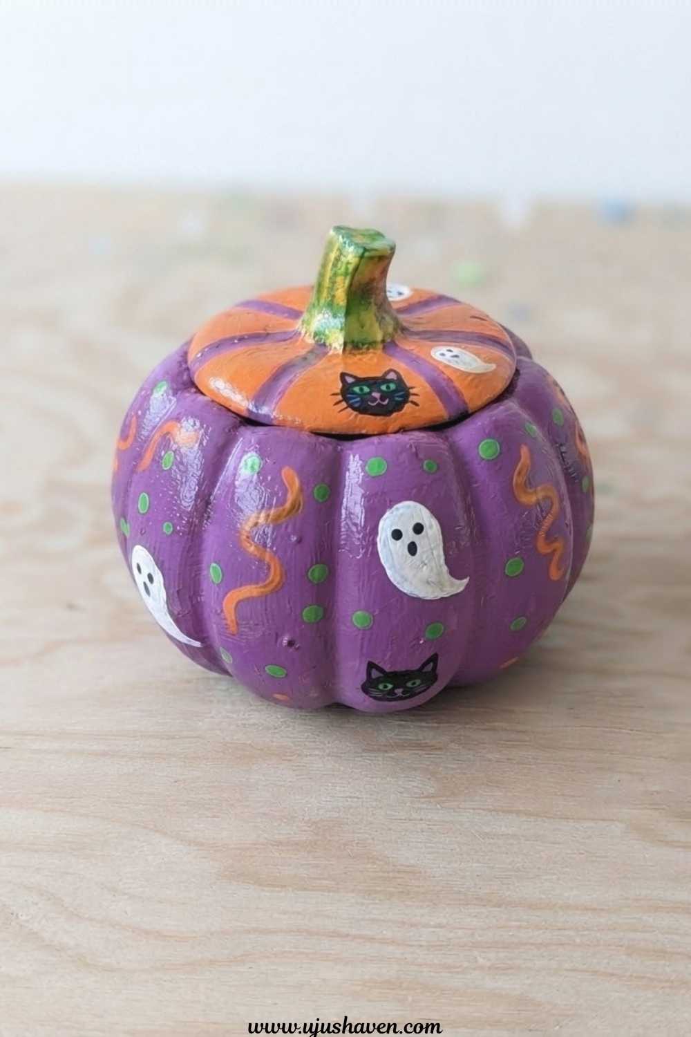Painted-Pumpkin-Trinket-Box-Cute-DIY-Halloween-Gifts-for-Kids.