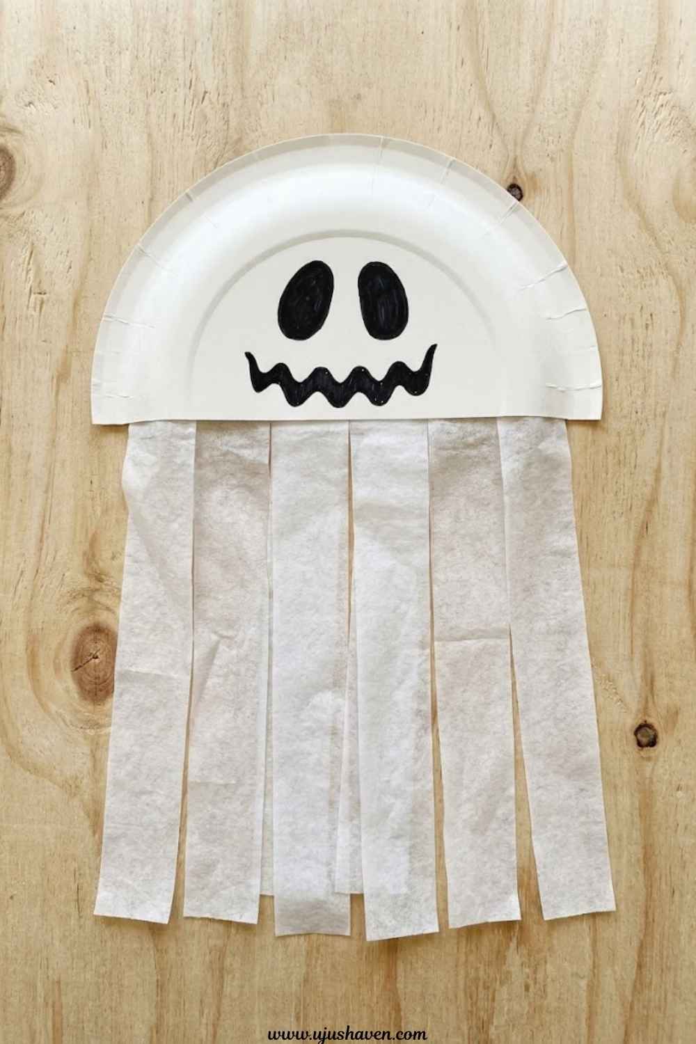 Paper-Plate-Ghost-Easy-Dollar-Tree-Halloween-Crafts
