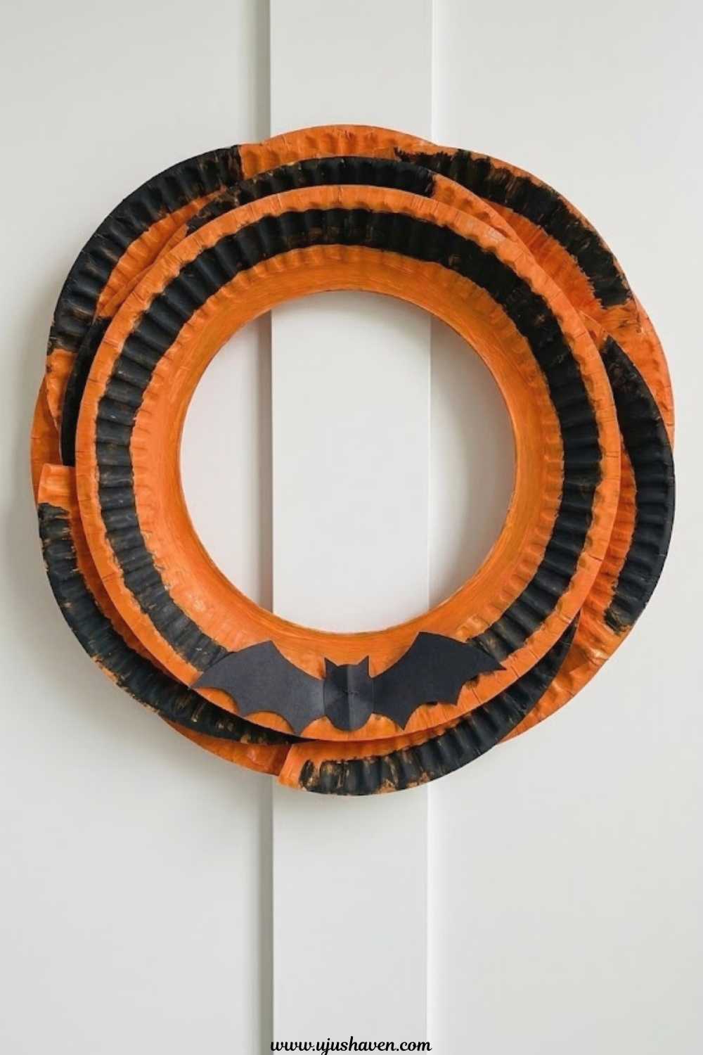 Paper-Plate-Halloween-Wreath