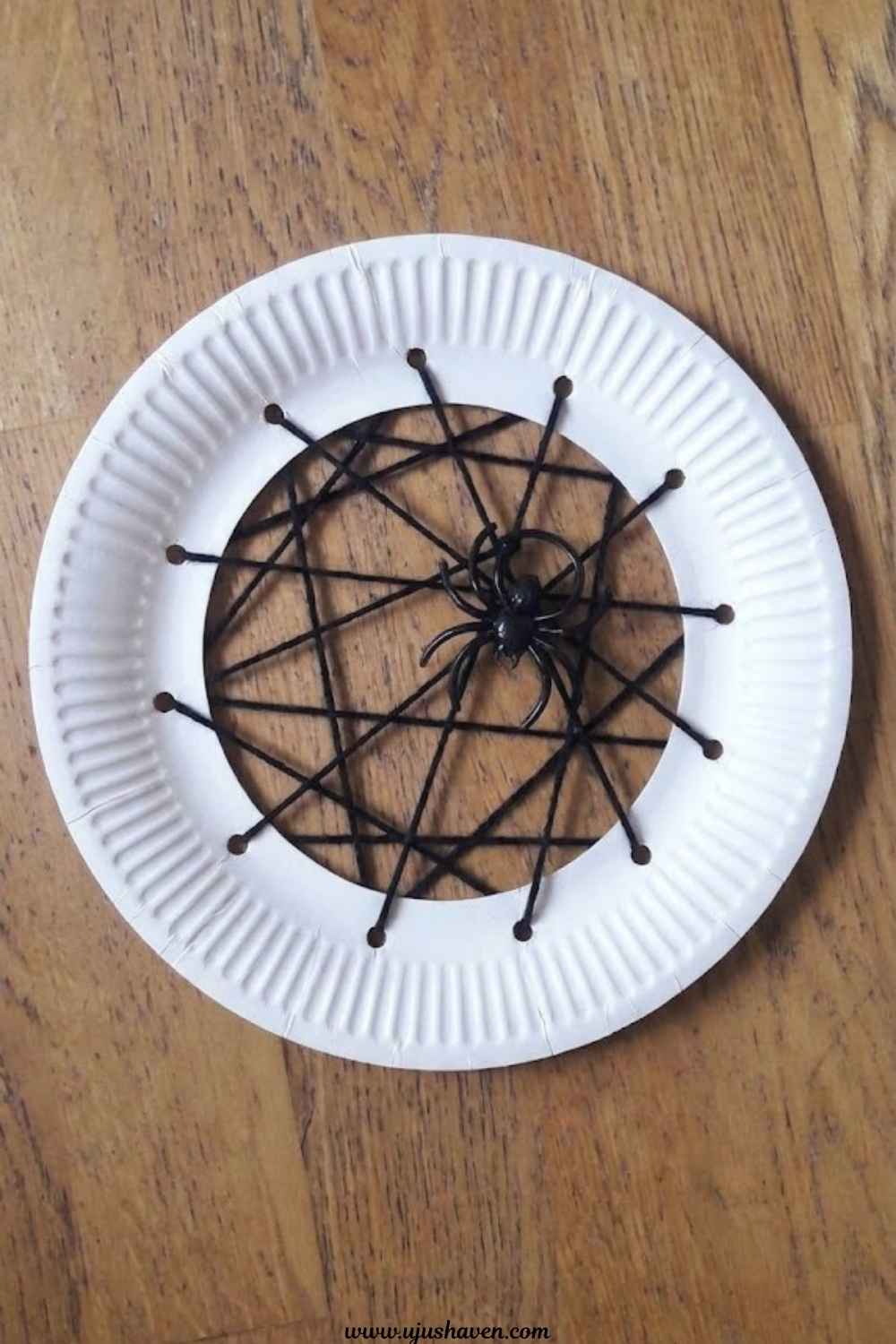 Paper-Plate-Spider-Web-Easy-Dollar-Tree-Halloween-Crafts