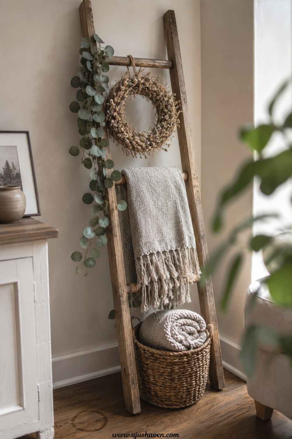What-to-Put-on-a-Blanket-Ladder-Besides-Blankets.