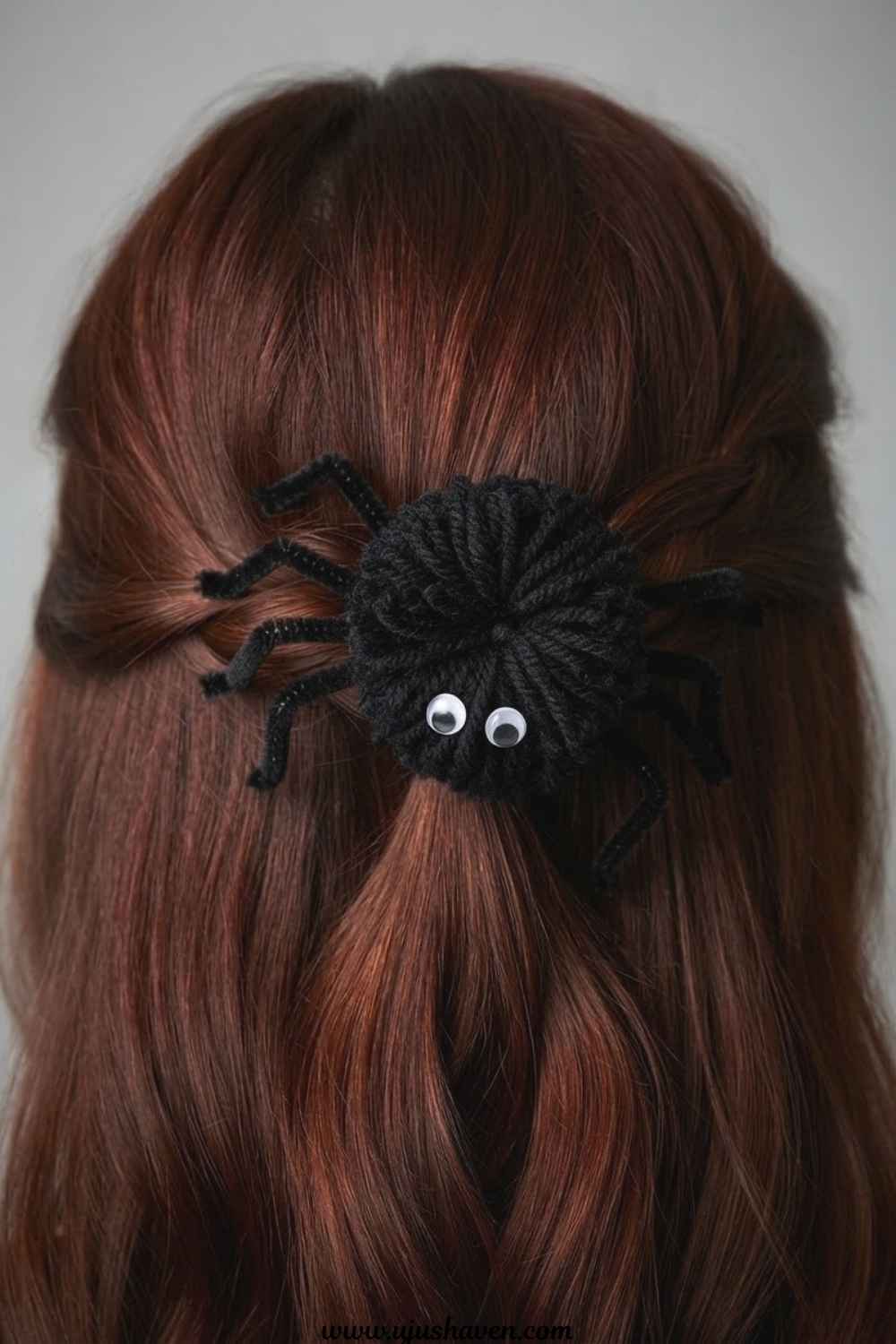 Yarn-Wrapped-Spider-Clip-Cute-DIY-Halloween-Gifts-for-Kids.