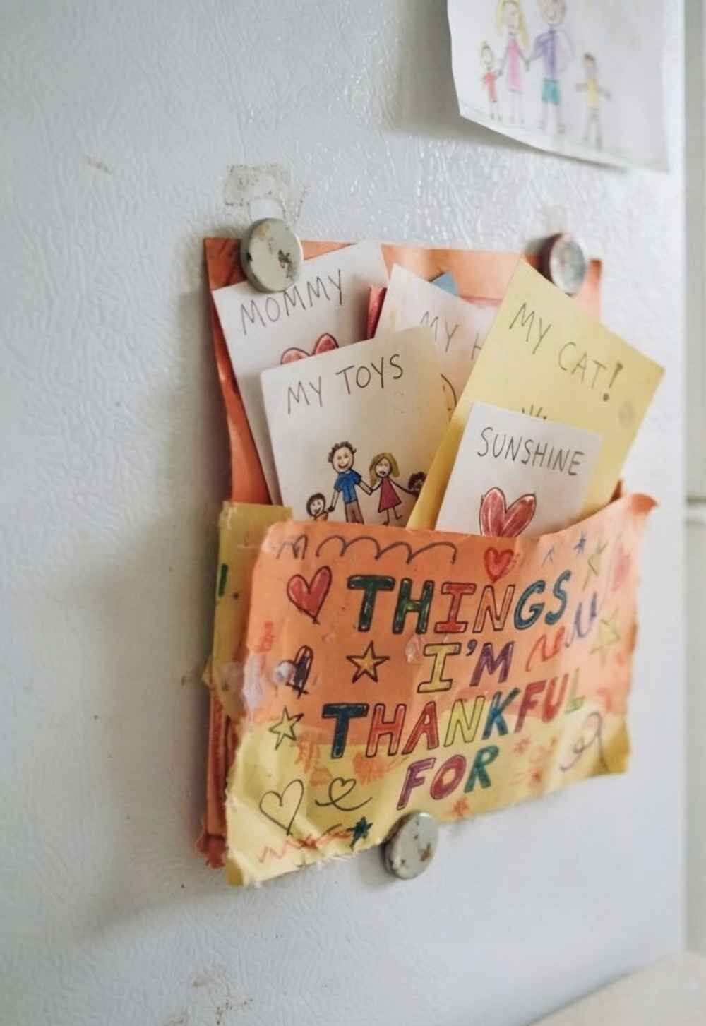 Gratitude-Pocket-Craft-Gratitude-Crafts-for-Kids.