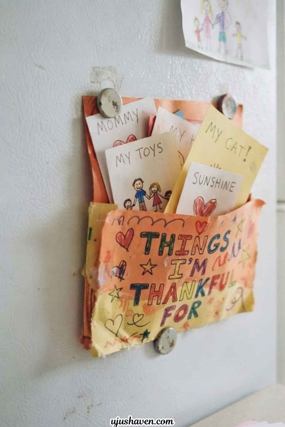 Gratitude-Pocket-Craft-Gratitude-Crafts-for-Kids.