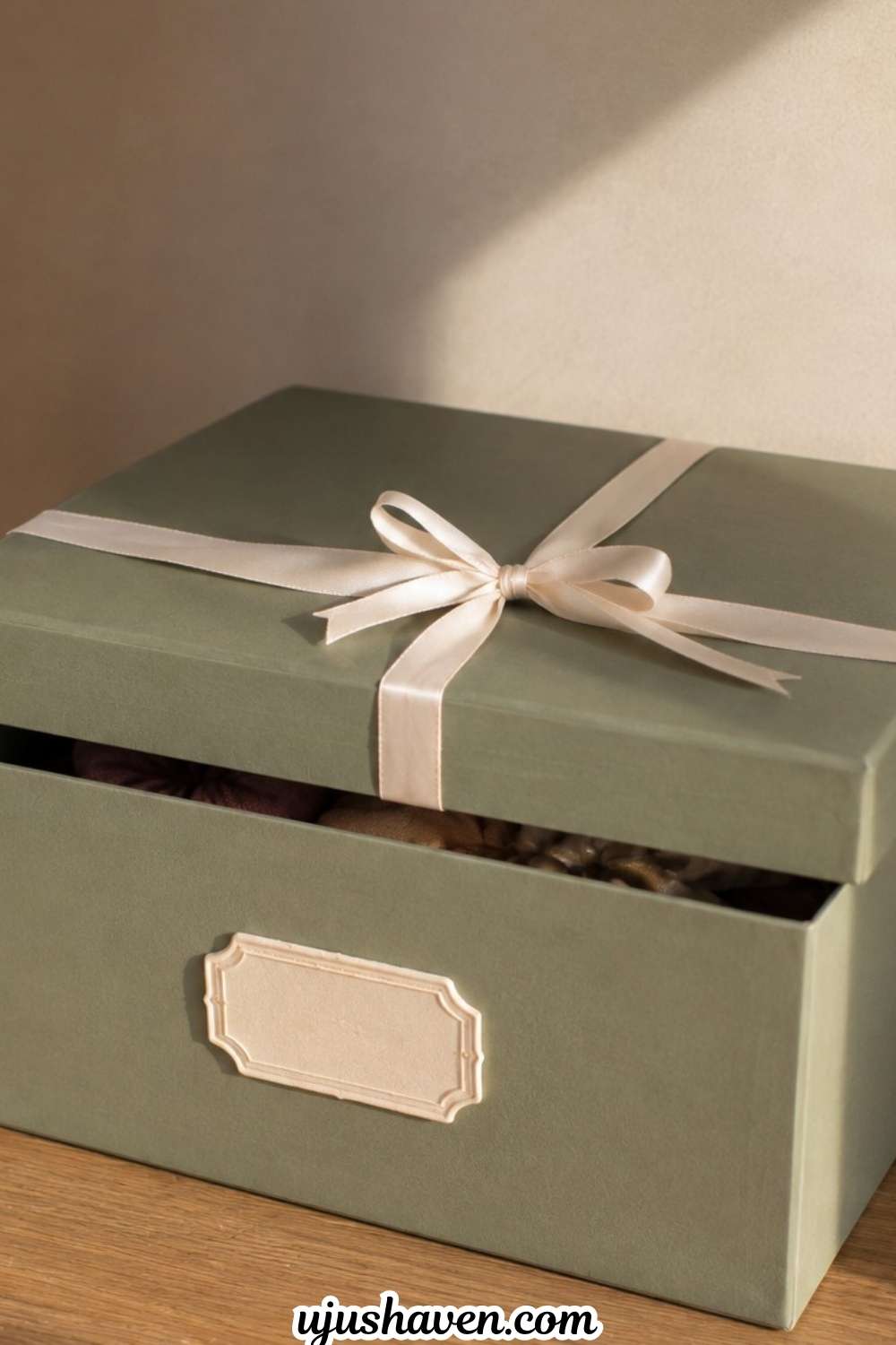 DIY-Decorative-Storage-Box-Dollar-Tree-Crafts-for-Teens.