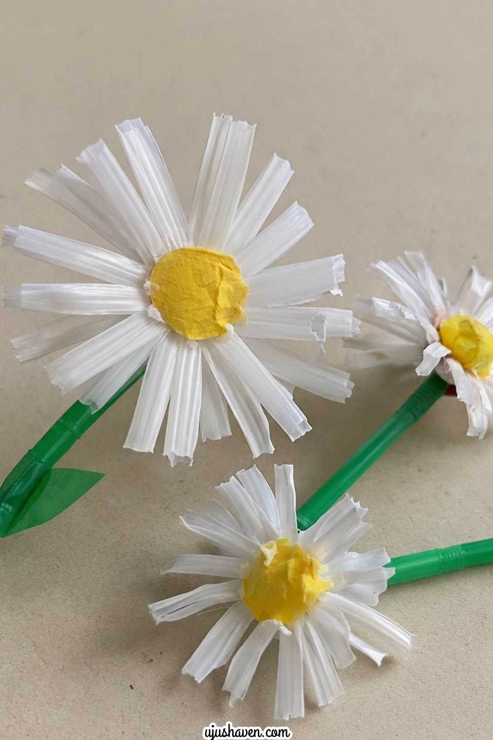 Straw-Daisy-Flowers-Straw-Flower-Crafts-for-Kids