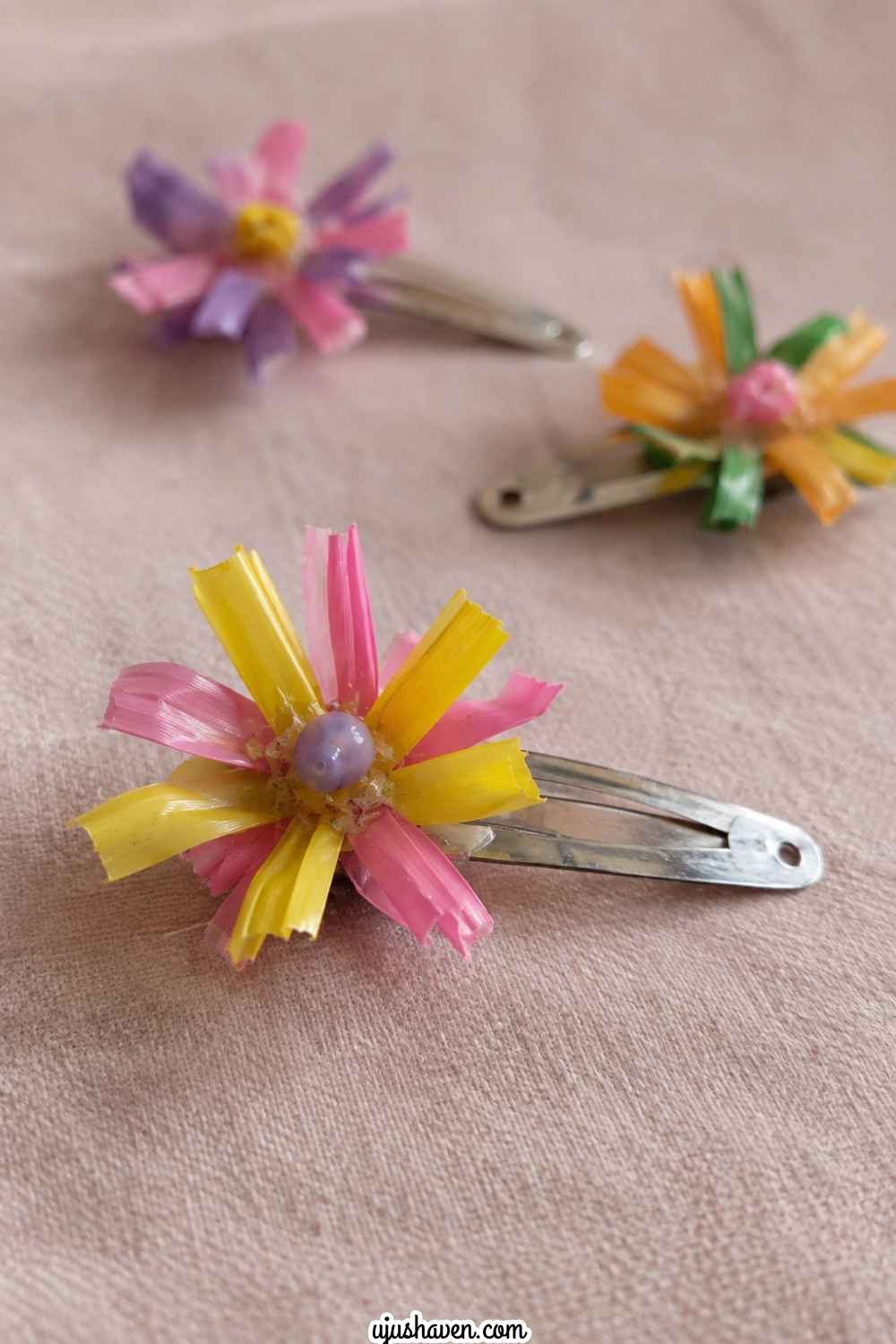 Straw-Flower-Hair-Clips-Straw-Flower-Crafts-for-Kids