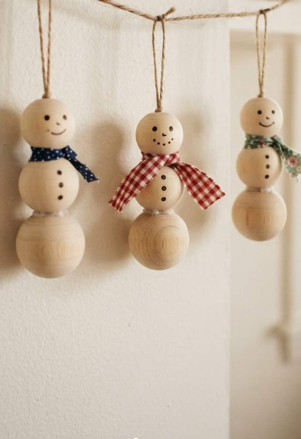 Wood-Bead-Snowman-DIY-Wood-Bead-Christmas-Ornaments