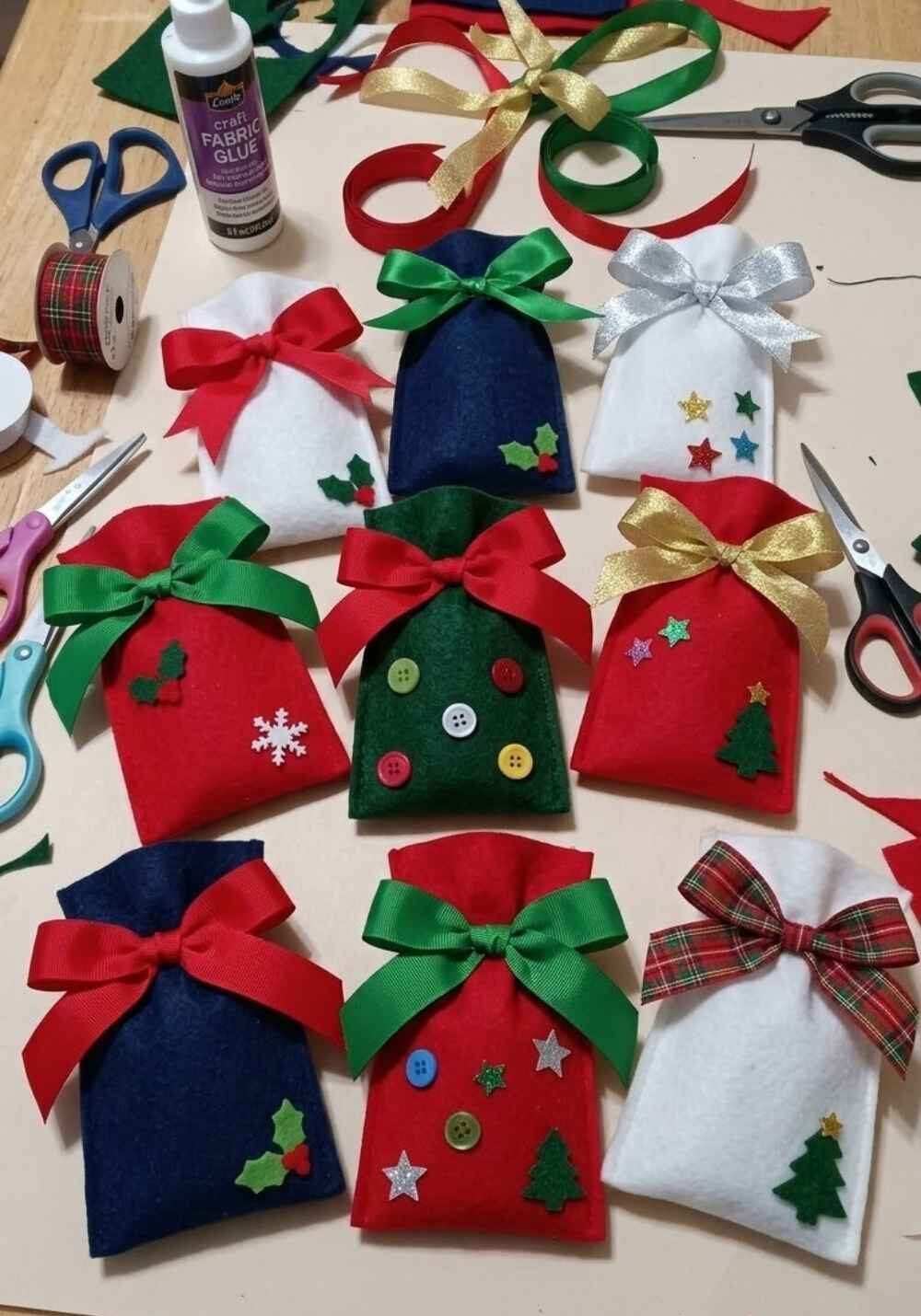 DIY-No-Sew-Fabric-Gift-Pouches