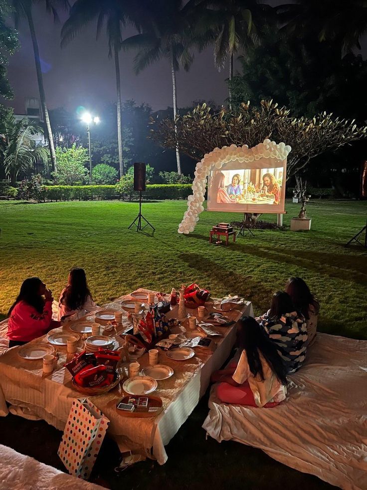 Movie-Night-Sweet-16-Dinner-Party-Ideas.