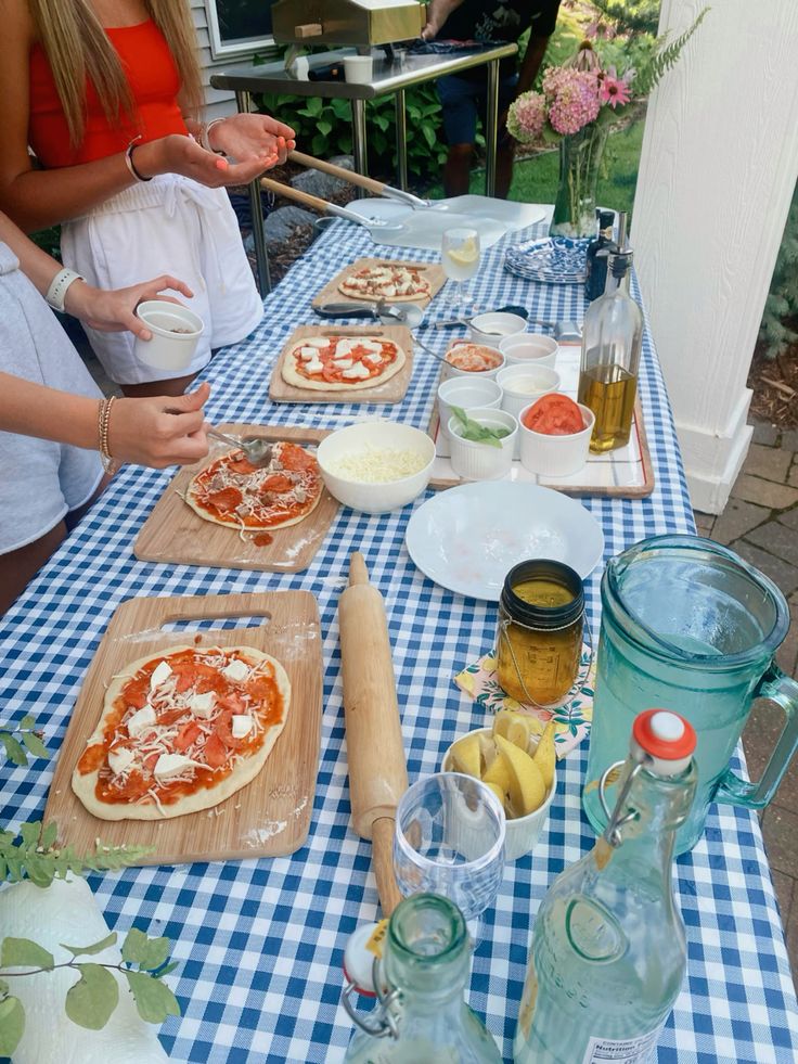 Outdoor-Pizza-Dinner-Party